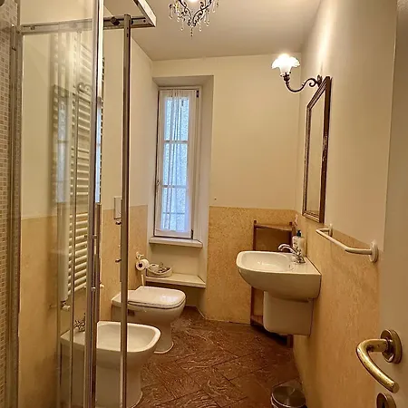 Adelaide Lakeview 3* קומו