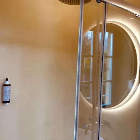 Adelaide Lakeview קומו