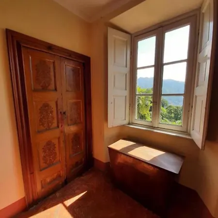 לינה וארוחת בוקר Adelaide Lakeview 3*